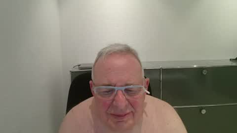 martin_1947 online show from June 2026 10:08:02 PM