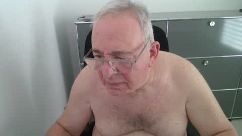martin_1947 online show from June 2026 02:12:01 PM