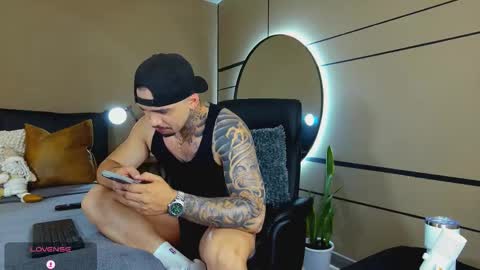 Snapshot of martin_colby05 chatting on December 2025 12:40:01 AM ONLYFANS Sotoandres modelo independiente online show from December 2025 12:40:01 AM