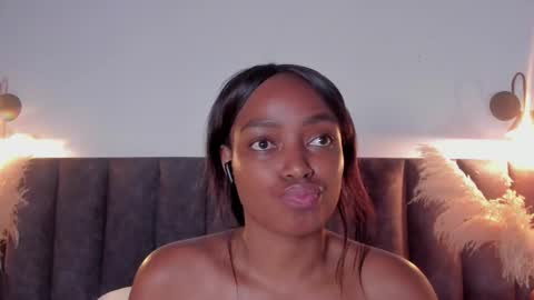 Laura online show from September 2025 08:33:02 PM