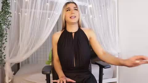 Snapshot of martinaa_rose chatting on June 2026 12:35:01 PM martinaa_rose online show from June 2026 12:35:01 PM