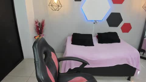 Martina online show from January 2025 07:43:01 AM