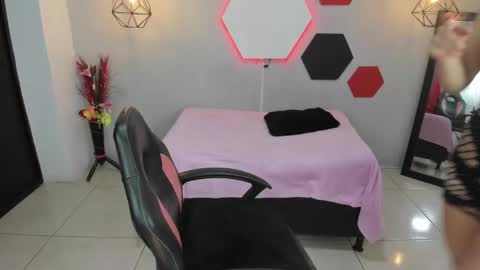 Martina online show from January 2025 07:37:02 AM