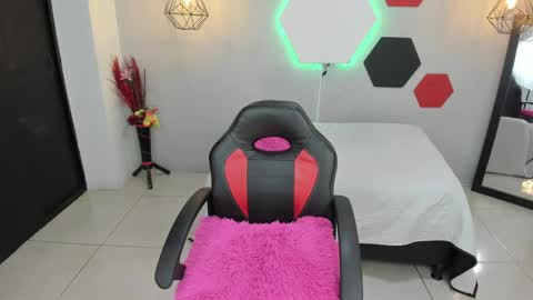 Martina online show from February 2025 07:27:02 AM