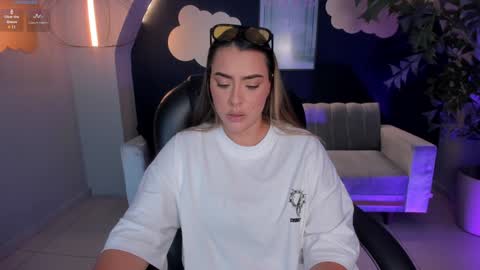 Snapshot of martinnabonnet chatting on February 2025 01:22:01 PM Martinna Bonnet online show from February 2025 01:22:01 PM