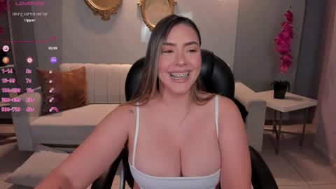 Snapshot of martinnabonnet chatting on February 2025 01:38:02 PM Martinna Bonnet online show from February 2025 01:38:02 PM