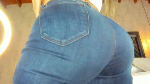 Snapshot of marttina_ruiz chatting on April 2026 07:27:01 PM Martina online show from April 2026 07:27:01 PM
