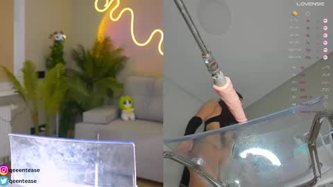 Caroline  qeeentease - ints qeentease - twitter online show from March 2025 09:26:02 PM