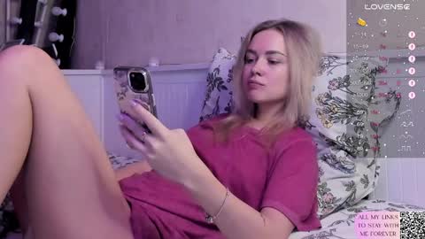 Snapshot of mary_romance chatting on April 2026 08:33:01 PM Mary online show from April 2026 08:33:01 PM