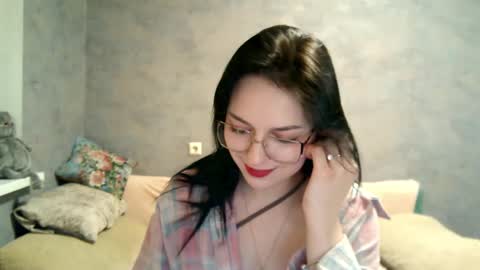 Stephie online show from November 2025 08:19:01 PM