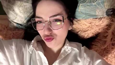 Stephie online show from December 2025 09:32:02 PM