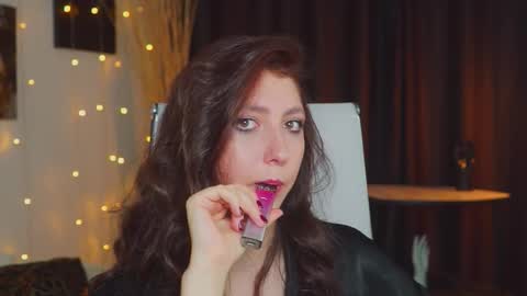 Mary Miller online show from October 2025 06:25:01 AM