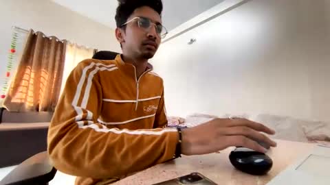 Mask Boy online show from December 2024 04:12:02 AM