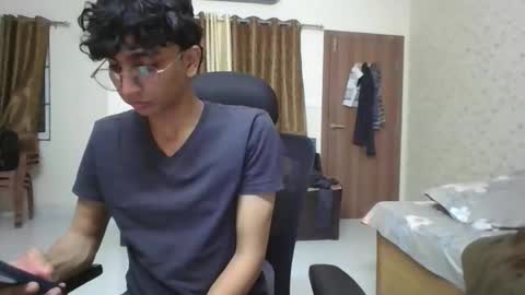 Mask Boy online show from December 2025 06:03:02 PM