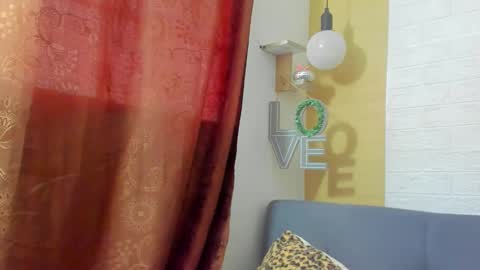 Scarlet  online show from September 2025 07:13:01 PM