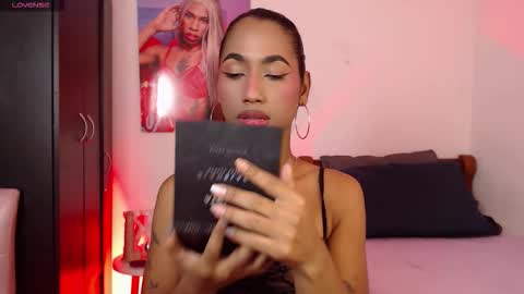 massielhot online show from December 2025 12:12:02 PM