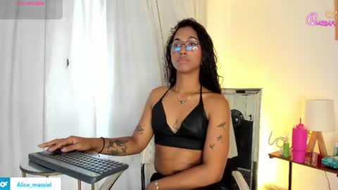 Snapshot of massielhot chatting on July 2026 06:32:01 PM massielhot online show from July 2026 06:32:01 PM