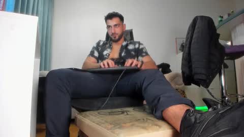 Matthew online show from October 2025 06:03:01 PM