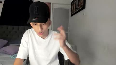 master_boy28 online show from May 2026 04:32:02 AM