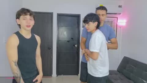 Snapshot of masters_sexx chatting on June 2026 11:11:02 AM Team Cris Darwin- Fernando- Stiven- David online show from June 2026 11:11:02 AM