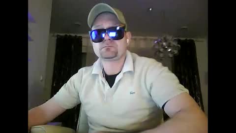 Snapshot of matcelpb1987 chatting on December 2024 04:23:02 AM Marcel online show from December 2024 04:23:02 AM