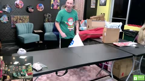 Snapshot of matchingtracksuits chatting on December 2024 03:55:01 PM Jer and Kel online show from December 2024 03:55:01 PM