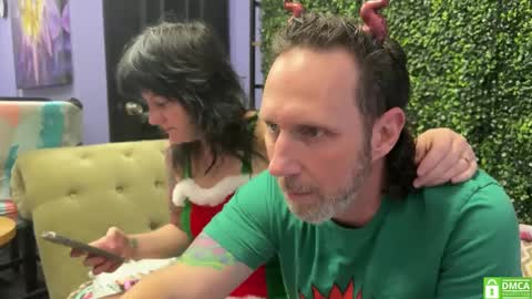 Snapshot of matchingtracksuits chatting on January 2025 11:44:02 PM Jer and Kel online show from January 2025 11:44:02 PM