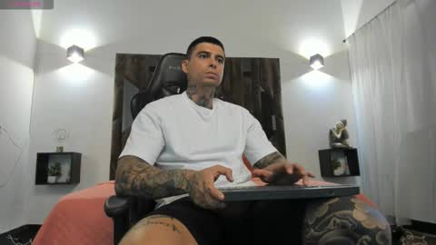 mateo_dilucajs1 online show from November 2025 02:37:02 PM