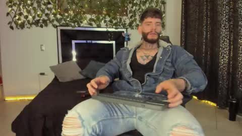 matius foxter online show from October 2025 07:08:01 PM