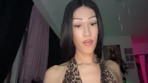 MOLLY MILLS online show from November 2025 03:50:02 AM