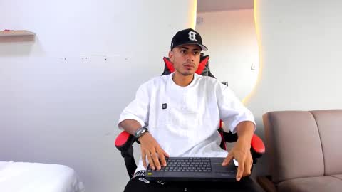 Matthew online show from December 2025 09:41:02 PM