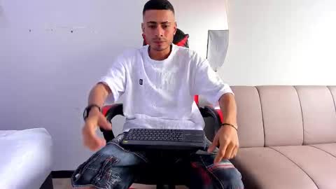 Matthew online show from December 2025 04:04:01 PM