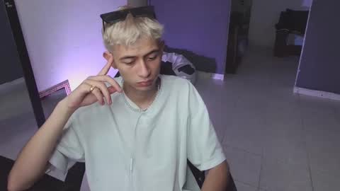 mattias     online show from February 2025 08:44:02 PM