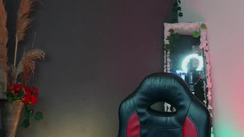 mattias     online show from October 2025 12:33:02 AM