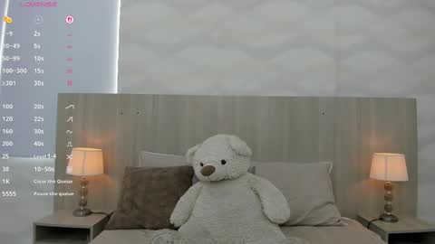 Marce online show from October 2025 07:18:01 PM