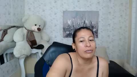 Snapshot of mature_martina_ chatting on May 2026 11:32:01 PM Martina online show from May 2026 11:32:01 PM