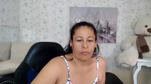 Snapshot of mature_martina_ chatting on May 2026 01:18:02 PM Martina online show from May 2026 01:18:02 PM