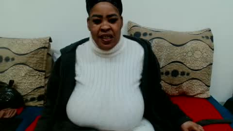 Snapshot of maturedbootyqueen chatting on June 2026 08:01:01 PM QUEEN online show from June 2026 08:01:01 PM
