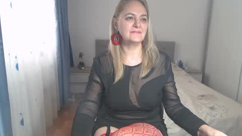 Snapshot of maturediana chatting on February 2025 07:01:02 AM maturediana online show from February 2025 07:01:02 AM