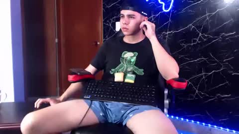 Snapshot of maty_hard chatting on January 2025 12:52:01 PM Matias online show from January 2025 12:52:01 PM