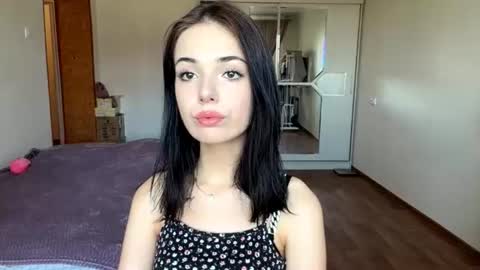 Snapshot of maudieyuan chatting on June 2026 05:15:01 AM Lina online show from June 2026 05:15:01 AM