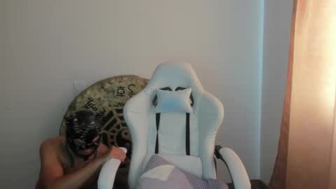 Snapshot of max__b chatting on March 2025 06:12:02 PM max__b online show from March 2025 06:12:02 PM