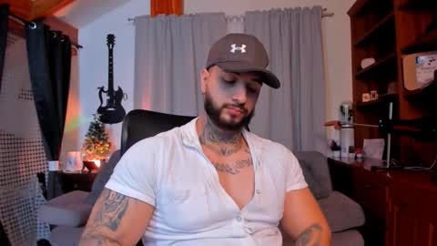 Snapshot of max_dic1 chatting on December 2024 02:30:02 AM max D. online show from December 2024 02:30:02 AM