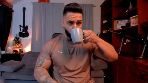 Snapshot of max_dic1 chatting on January 2025 12:47:02 PM max D. online show from January 2025 12:47:02 PM