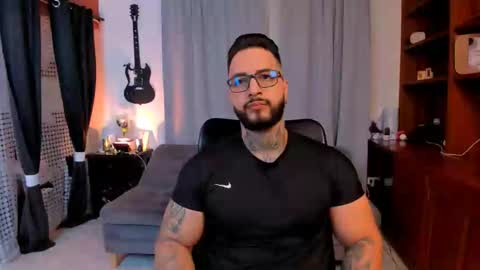 Snapshot of max_dic1 chatting on March 2025 02:01:02 PM max D. online show from March 2025 02:01:02 PM