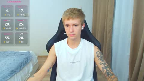 Snapshot of max_gen chatting on October 2025 01:04:02 AM Max Gen with tats 24years And Ethan without tats 20 years online show from October 2025 01:04:02 AM