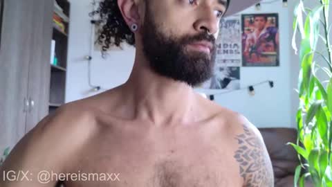 Snapshot of max_greenn chatting on November 2025 02:39:01 PM Max Follow me IGX hereismaxx online show from November 2025 02:39:01 PM