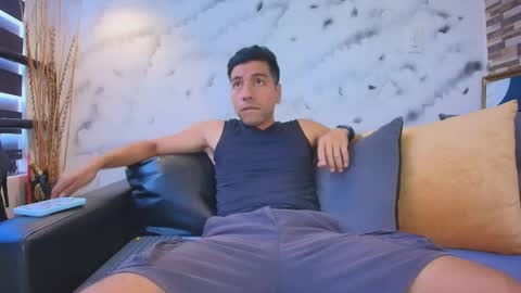 Max Hornye online show from April 2026 07:00:01 PM