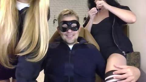 Max  Aliya online show from October 2025 08:25:02 AM