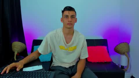 MAX     online show from October 2025 05:32:02 PM